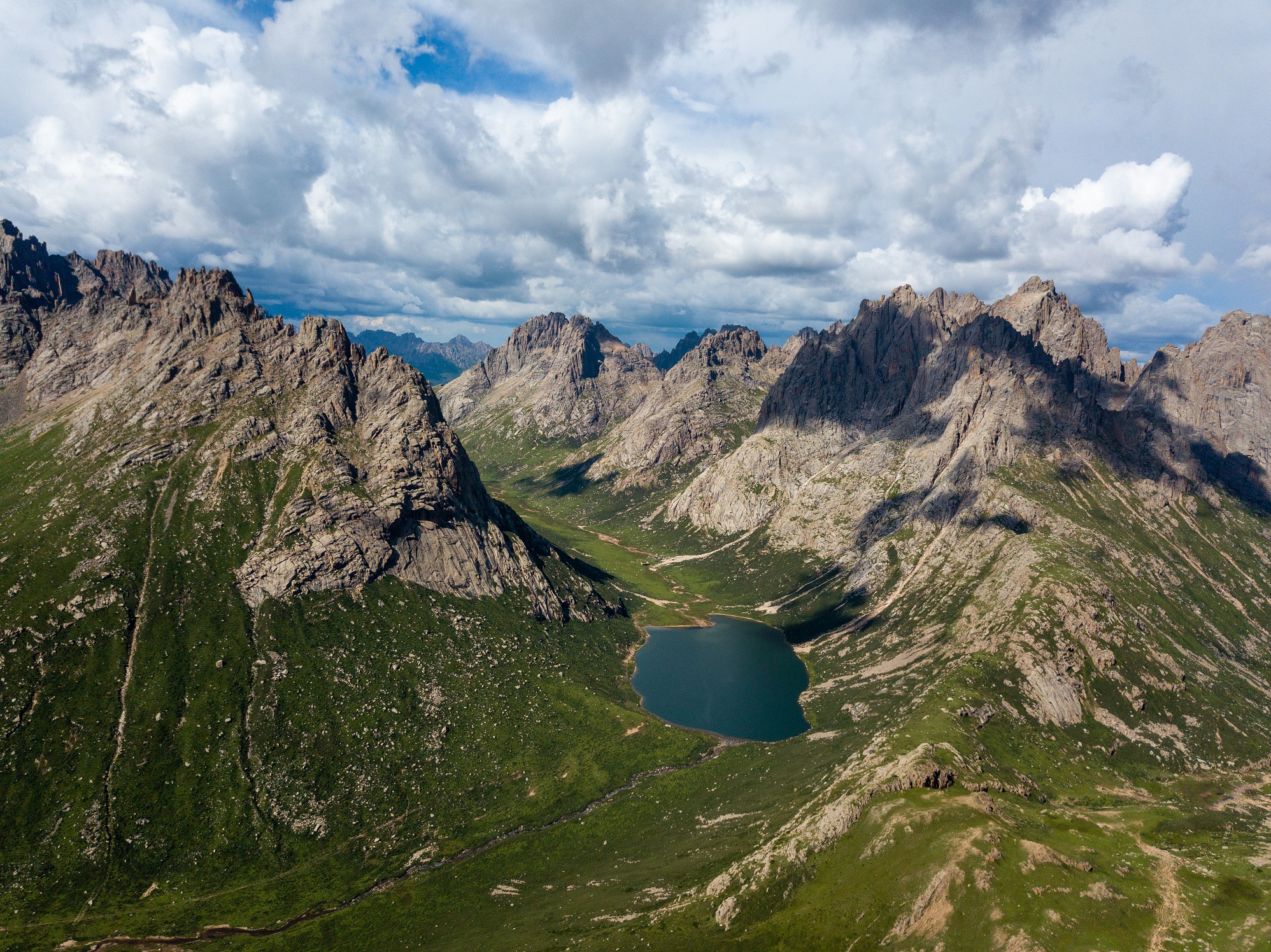 与大自然“博弈”！巨灾债券收益飙升