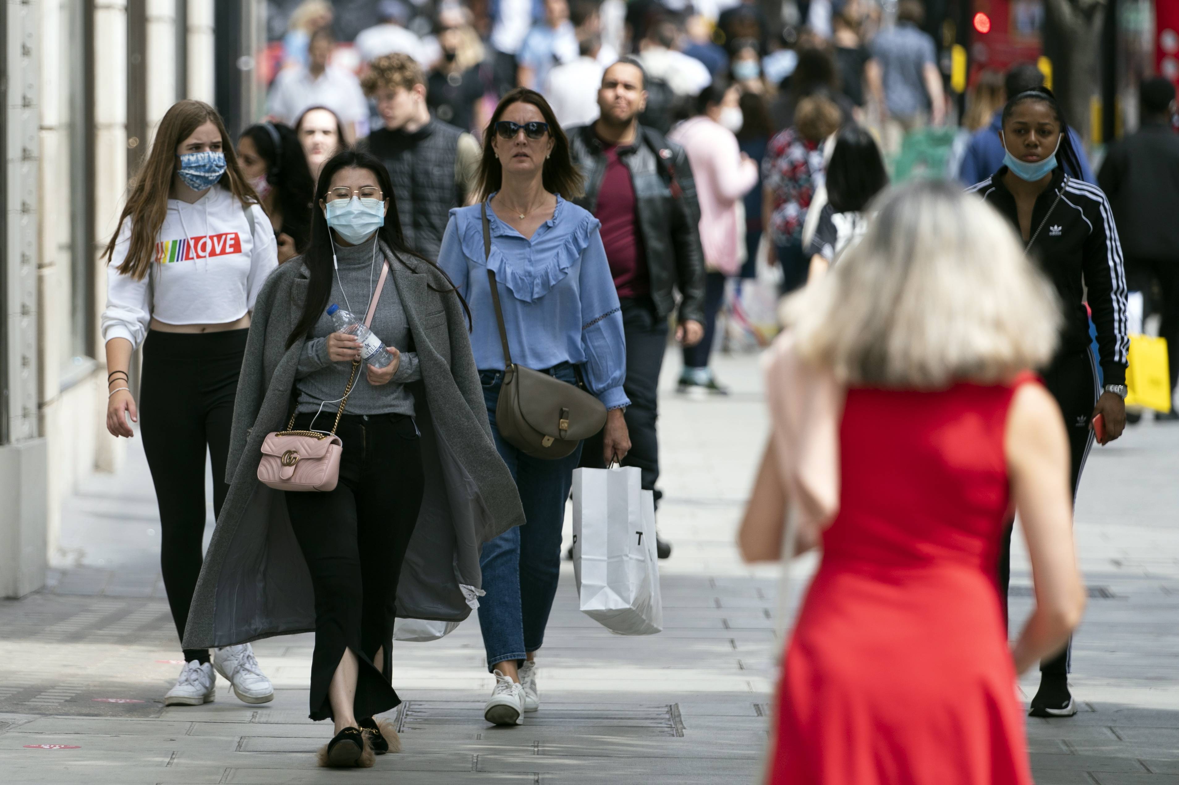 英国商店价格降幅收窄，零售商面临税负上涨压力