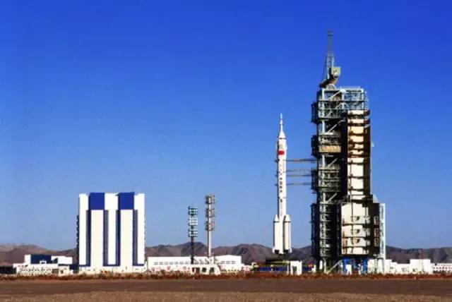 秀我中国丨“三易旗府”为航天！老牧民现场见证神二十发射