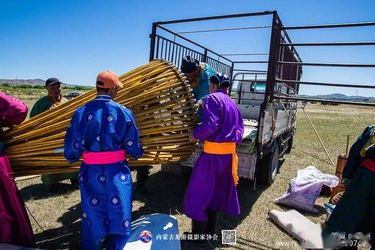 秀我中国丨“三易旗府”为航天！老牧民现场见证神二十发射
