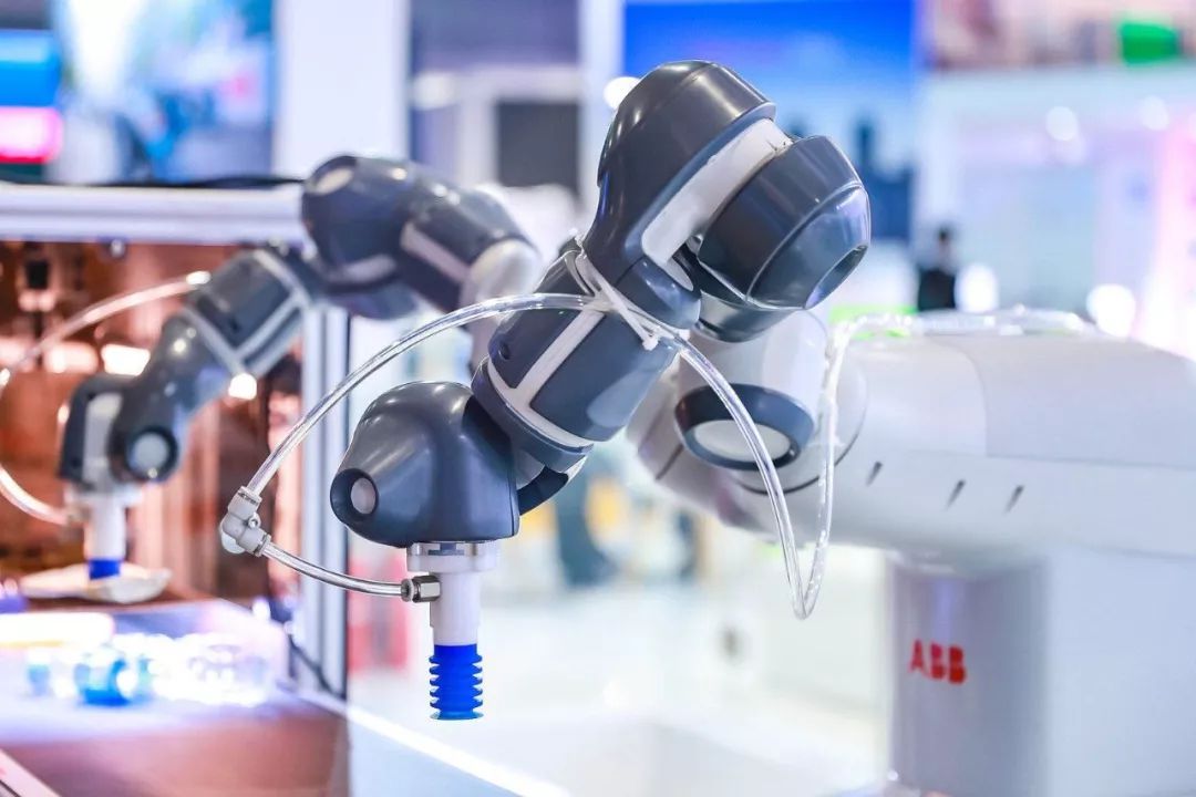 豪森智能:目标建立多机协作、多形态机器人整形方案