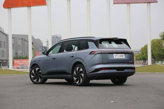 车展观察｜谁说燃油车不能智能化？“彩电冰箱大沙发”已是标配