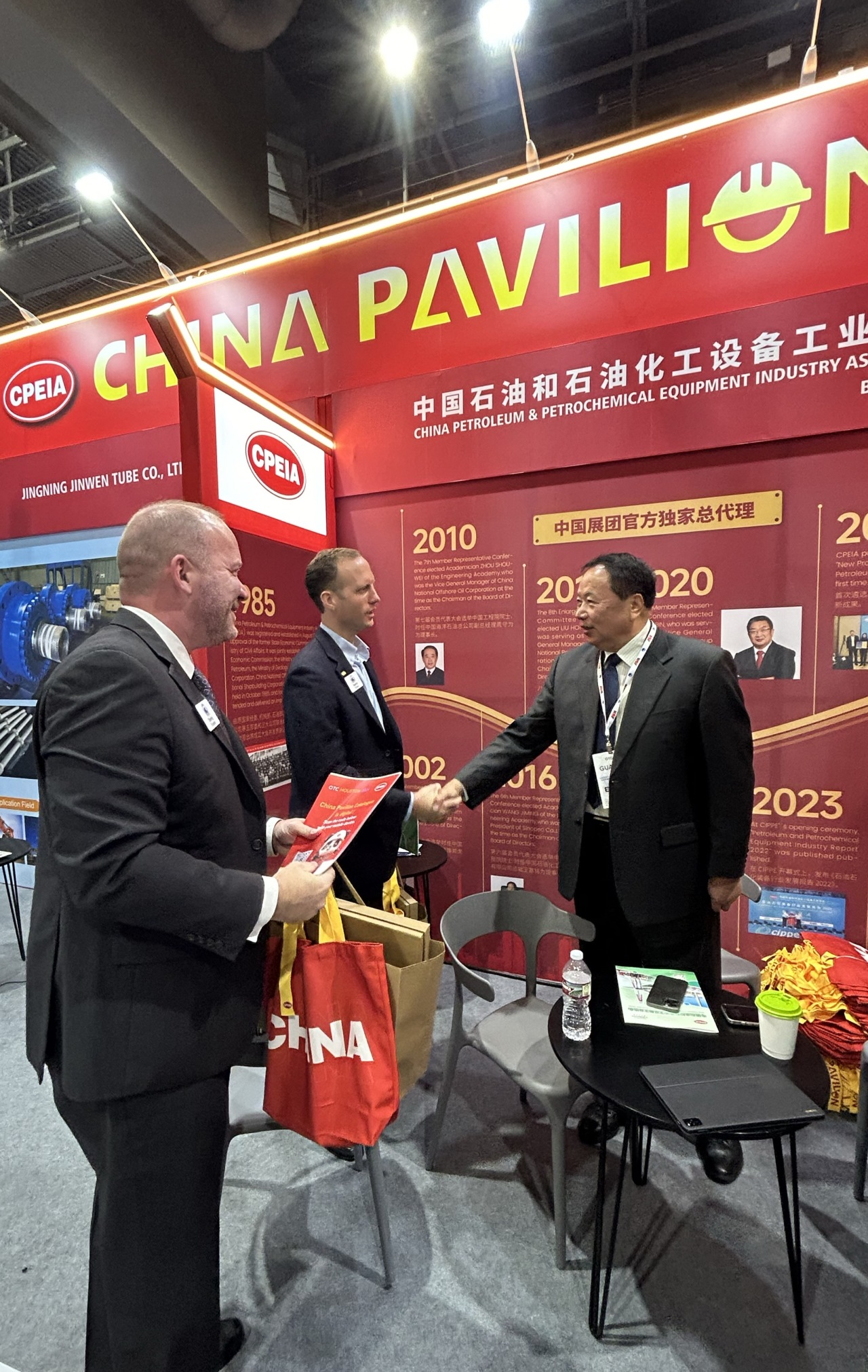 5.51亿元资金今日流出石油石化股