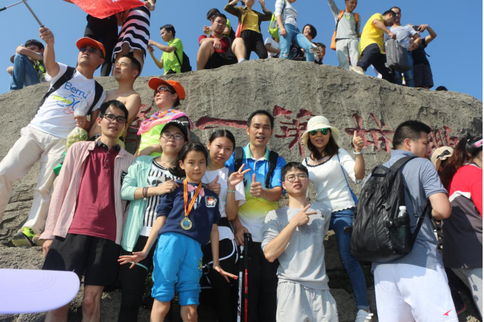 绿通科技：鸿海精密工业股份有限公司日前披露了关于处分深圳恒驱电机有限公司股权的相关公告