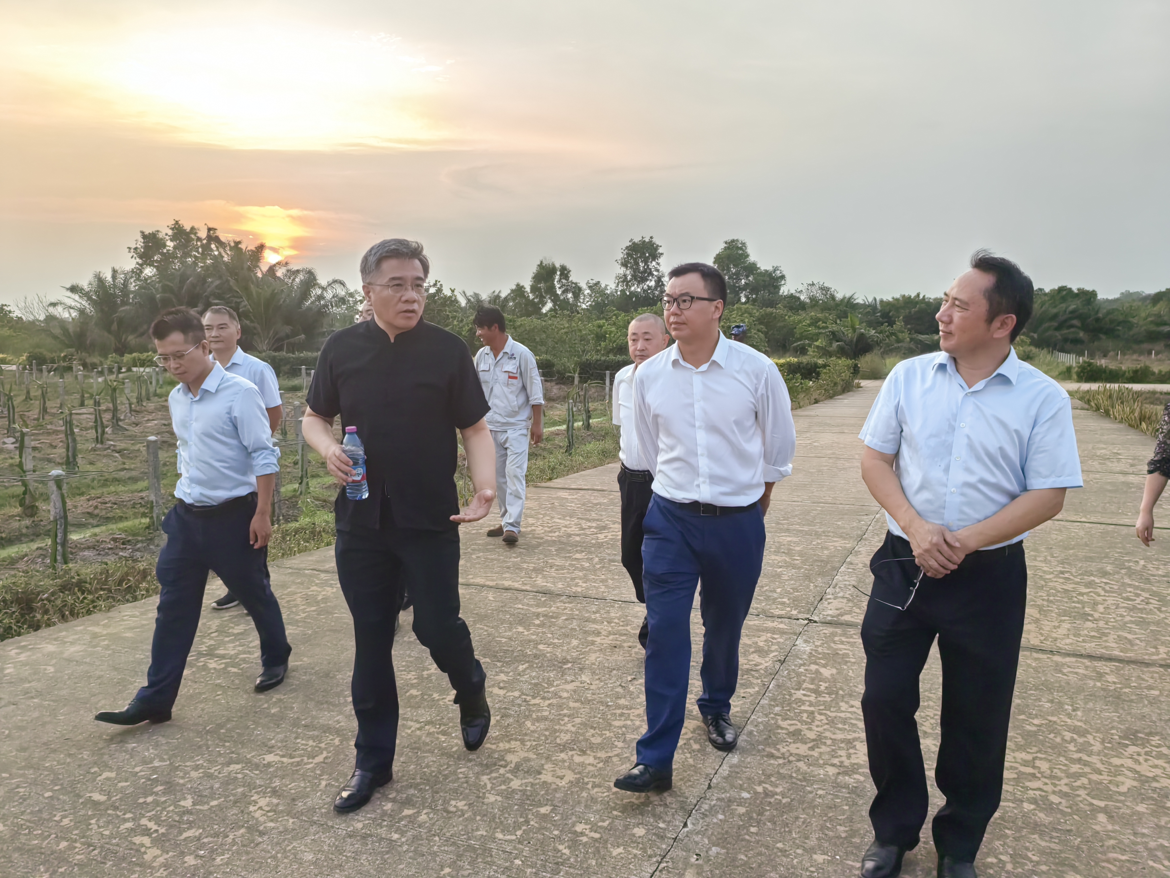 驻多哥大使巢卫东会见多国民议会议长阿德泽