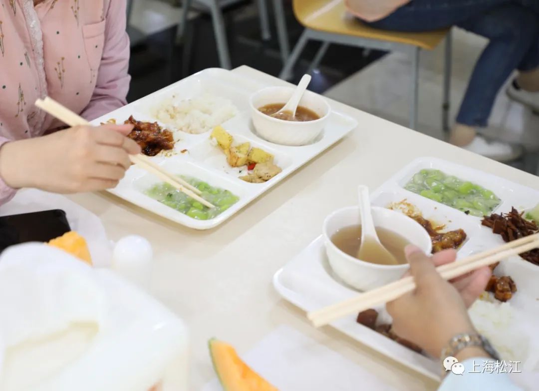 7000名游客挤爆政府食堂！