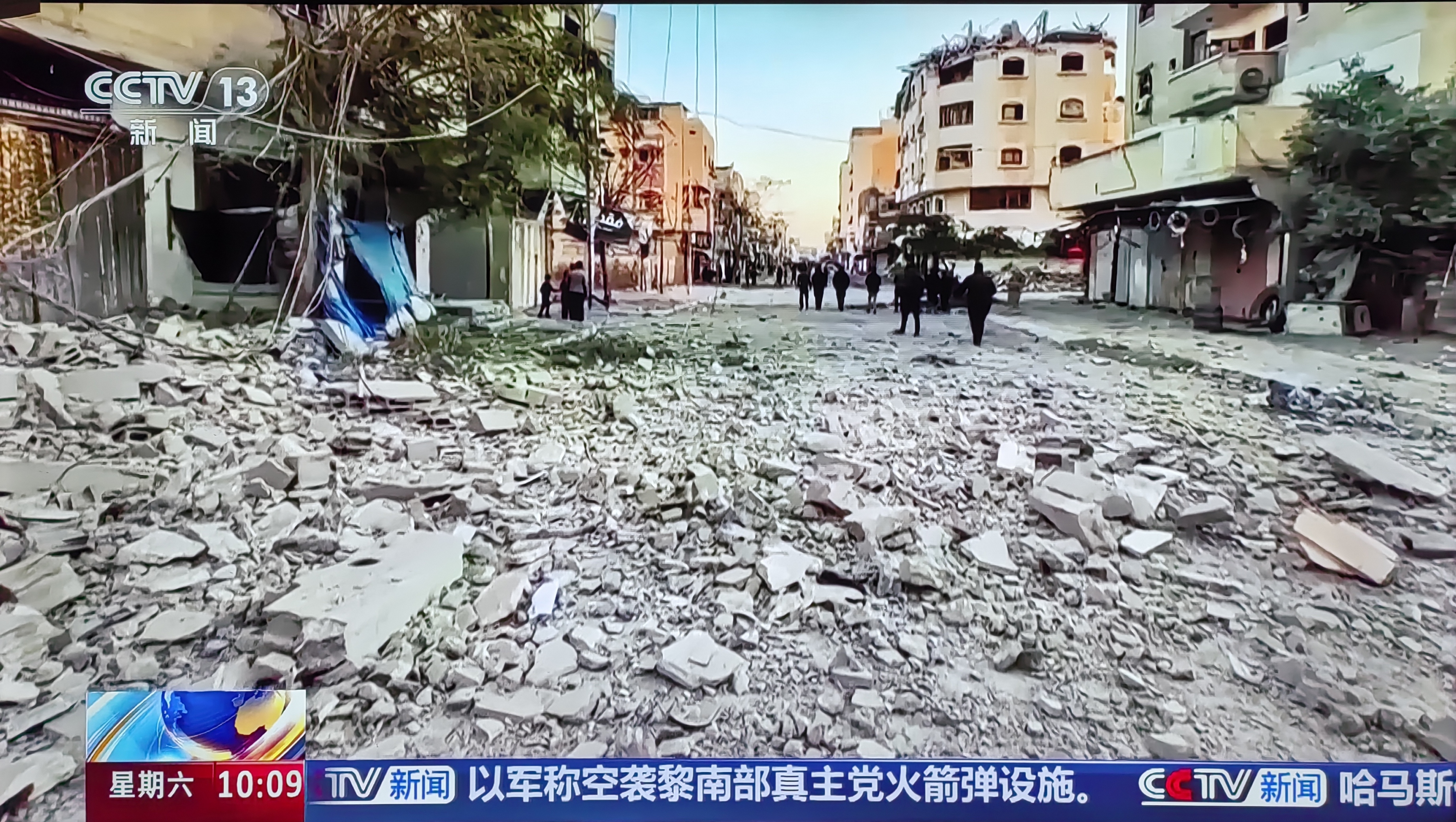 以军轰炸加沙一处住宅！以高官：若下周未达成人质交换协议，将对加沙发动大规模攻势！