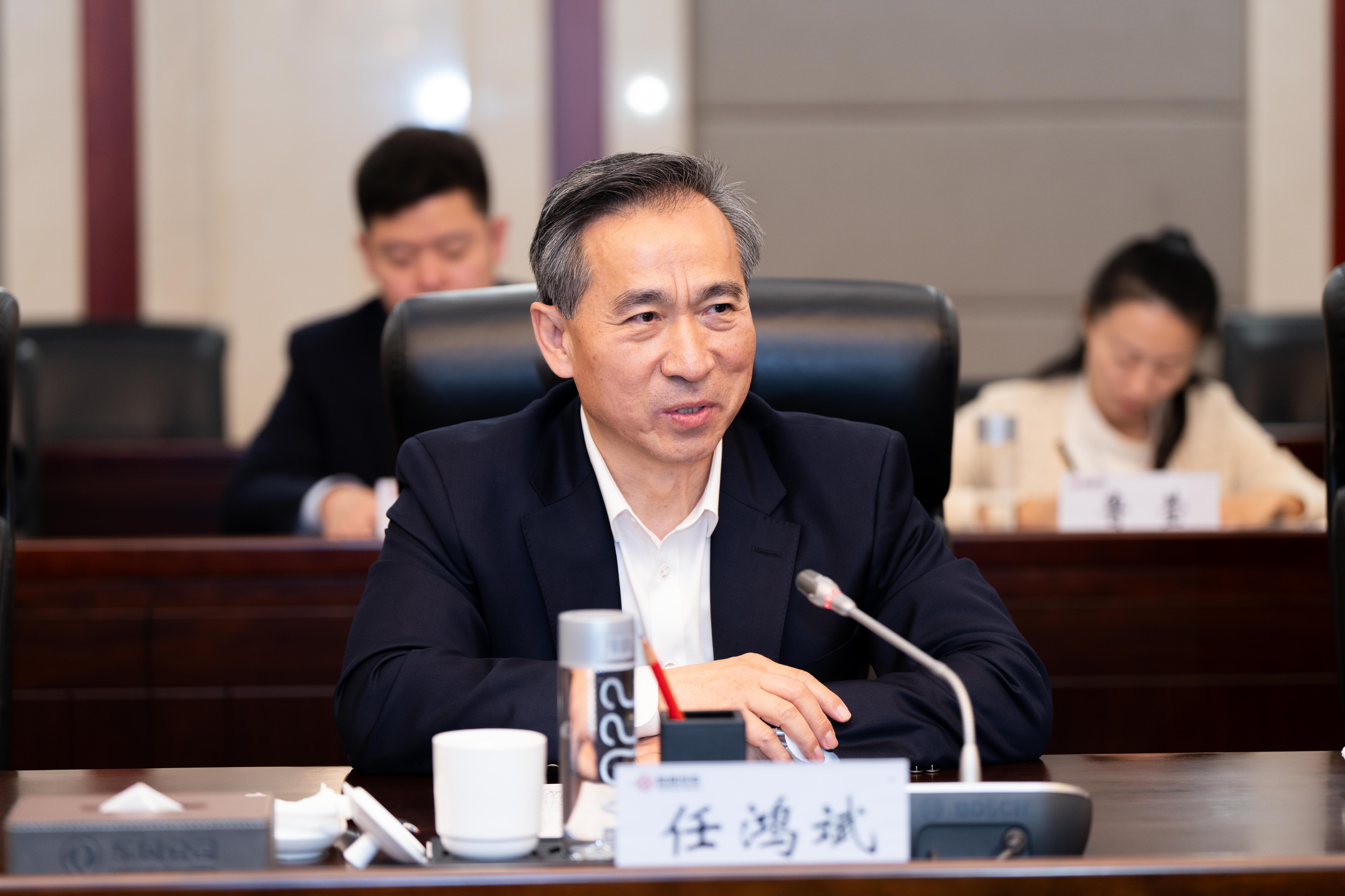 中国贸促会会长任鸿斌会见美国埃克森美孚公司全球高级副总裁魏捷凯