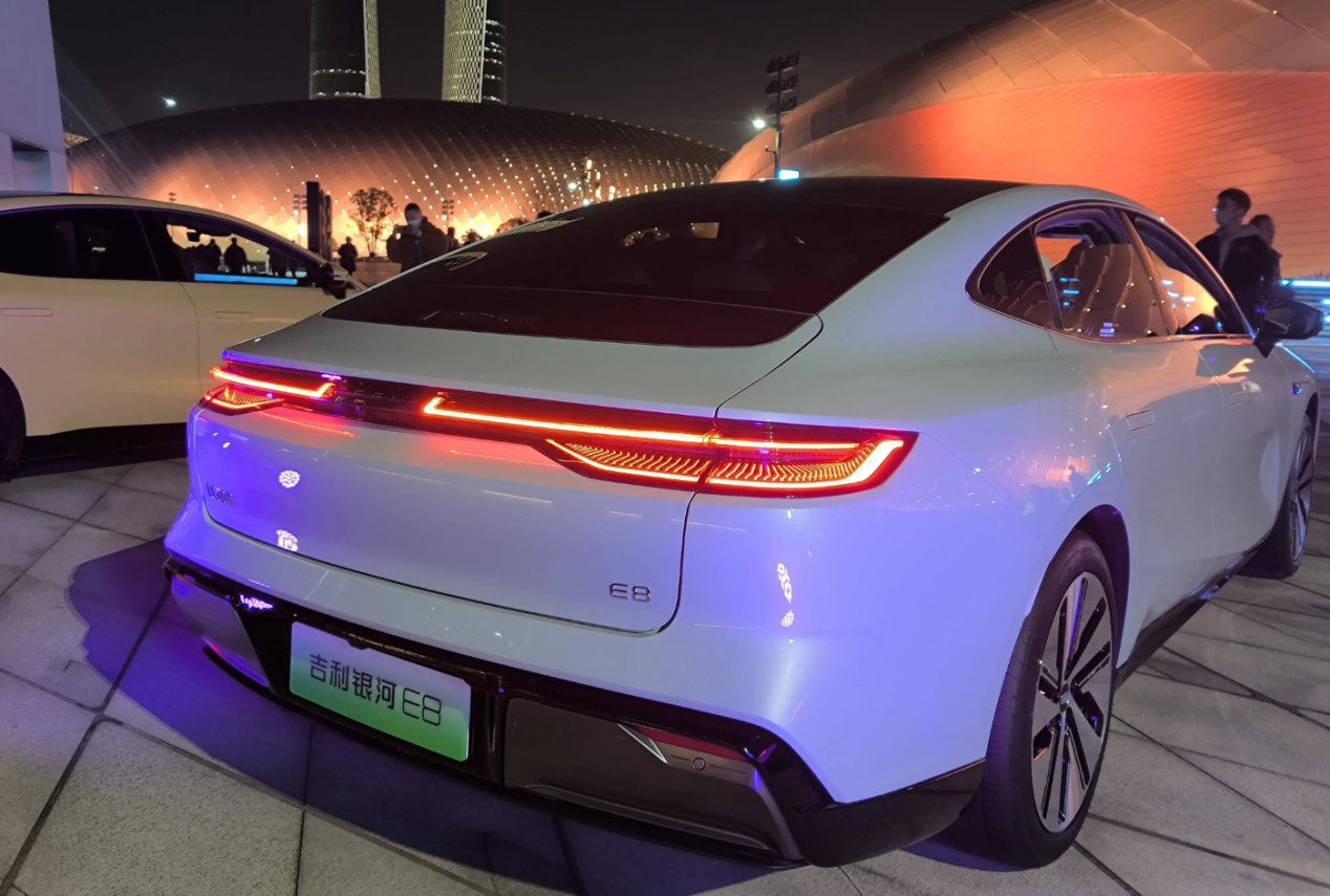 吉利银河冲击百万累销 星耀8担起关键重任