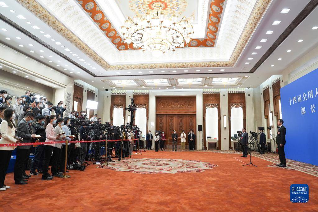 国家统计局局长康义会见巴西国家地理与统计局代表团