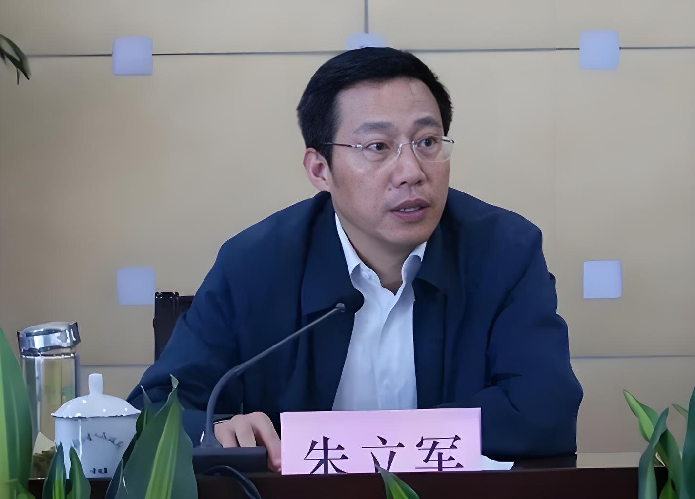 股东大会餐叙首次不供酒 茅台董事长：发自内心认可公务接待“不上酒”规定