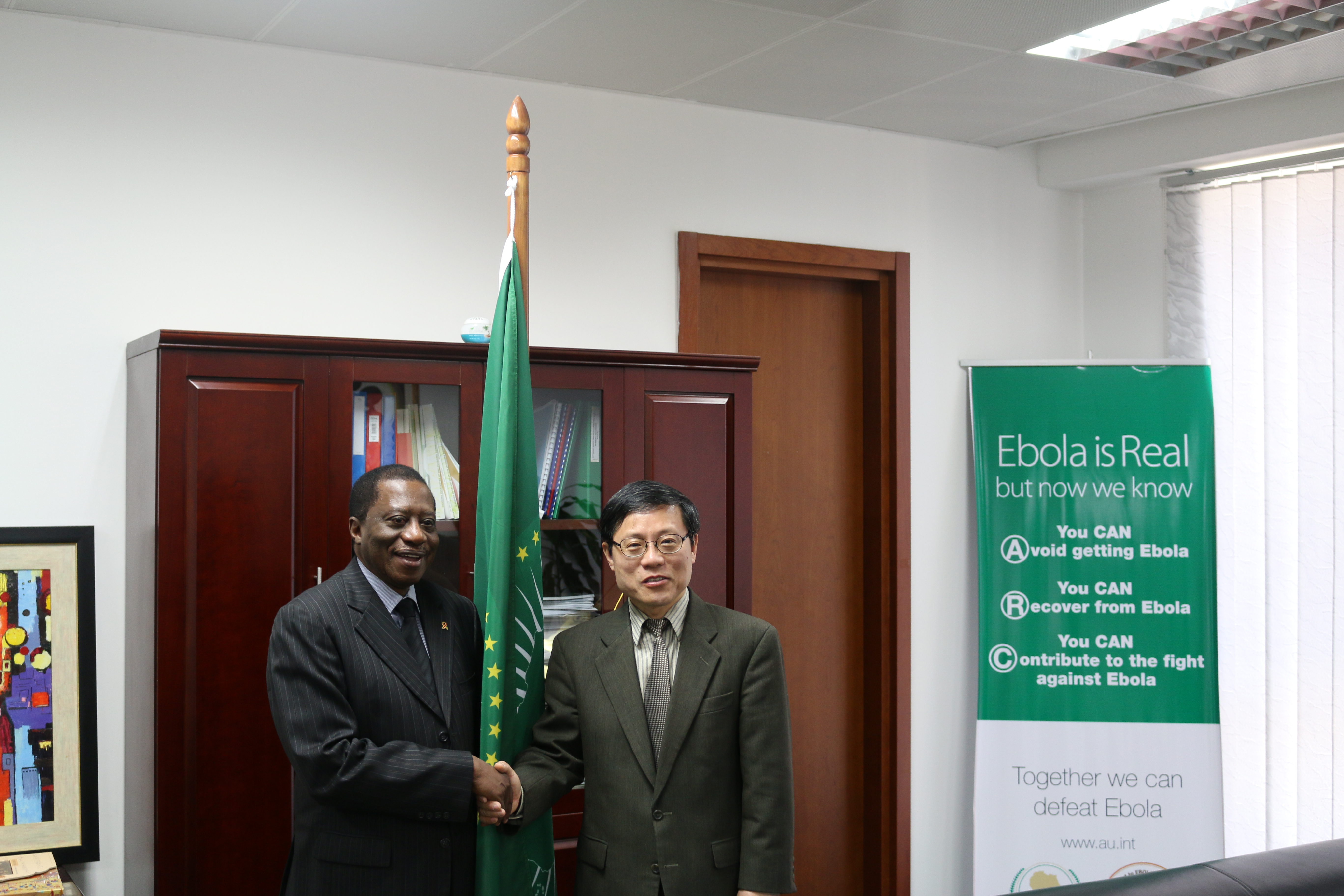 吕瑞浩公参会见非盟委员会伙伴司司长史蒂夫