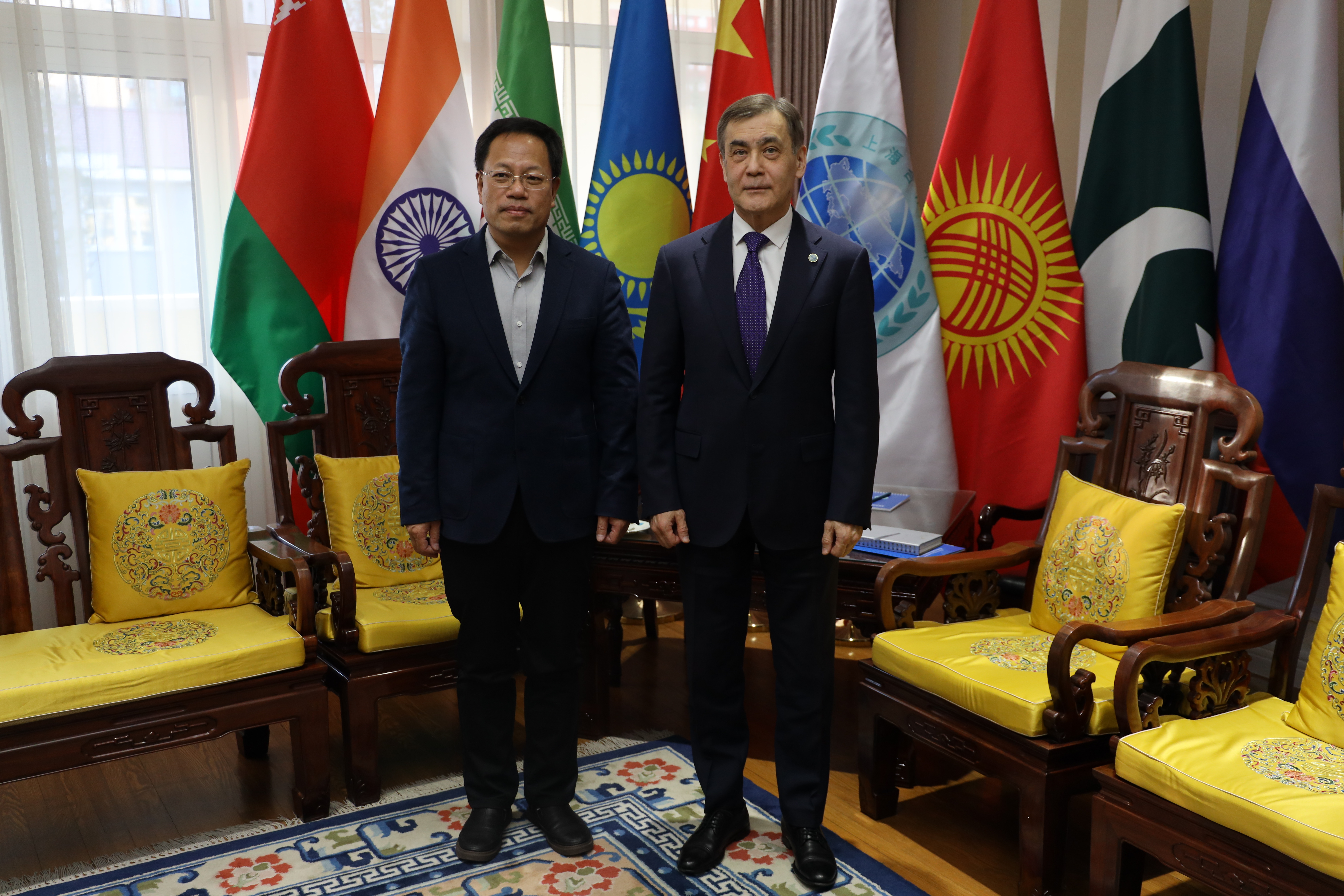 国家能源局主要负责人会见世界能源理事会总干事