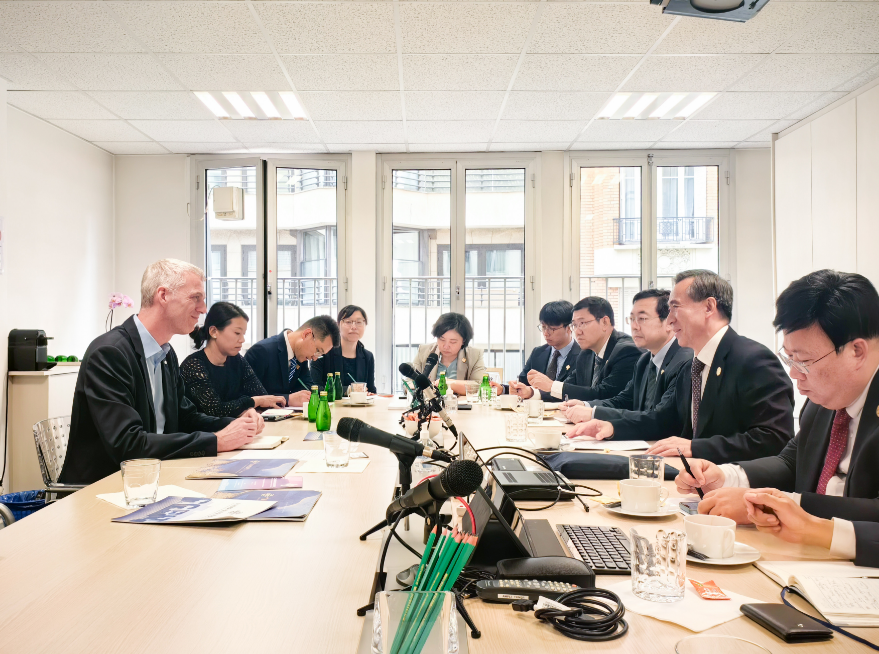 中国贸促会会长任鸿斌率中国企业家代表团出席东盟―中国―海合会三方经济论坛