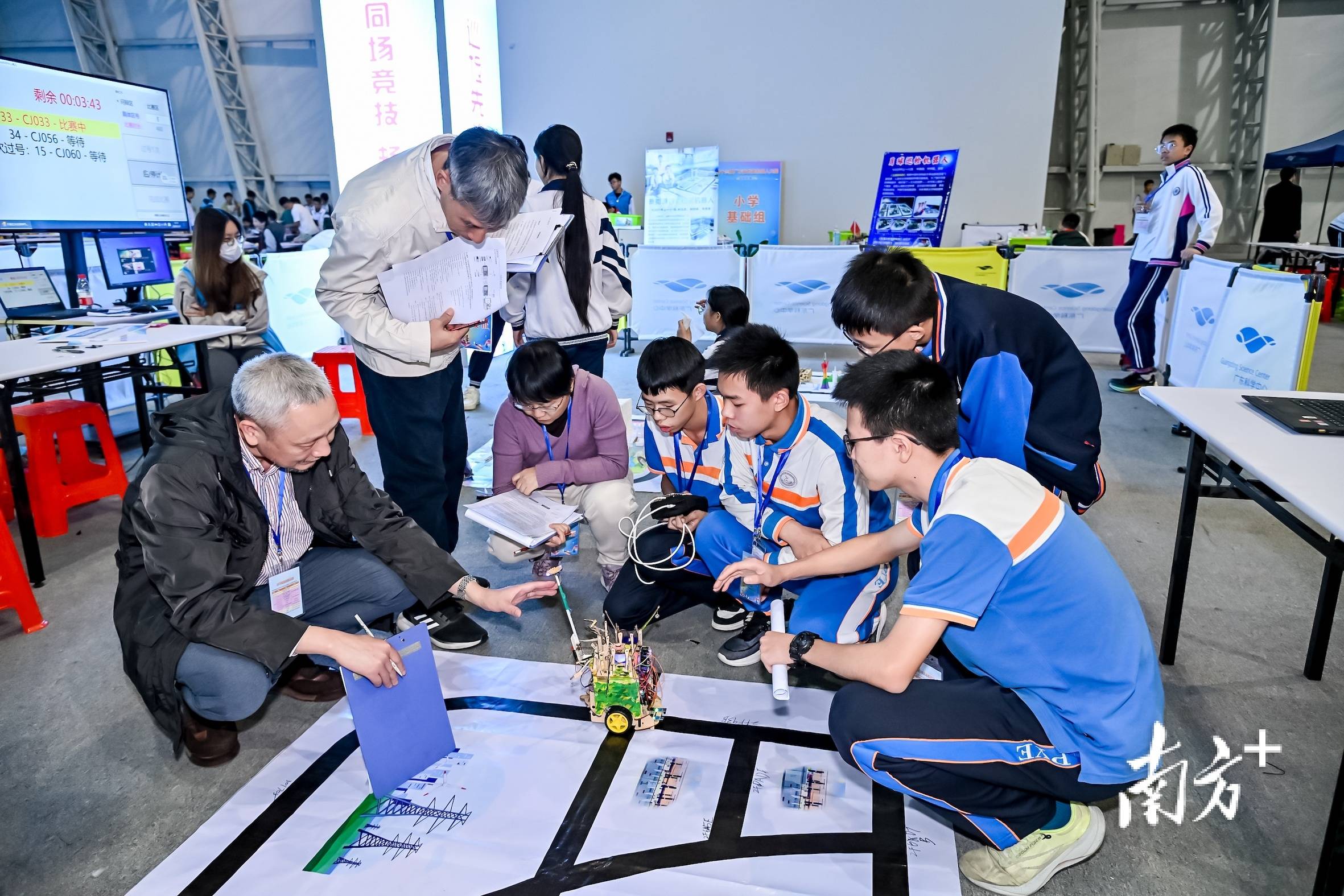 广东：开展“机器人+”行动