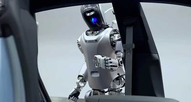 机器人体验“打工人”！来看2025国际人形机器人技能大赛