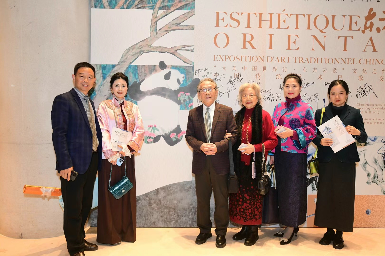 王有莉参赞陪同陈道江大使出席莫兰特湾市政综合体项目竣工剪彩仪式