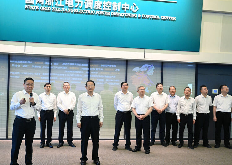 浙江绍兴：“机器狗”上岗助力迎峰度夏