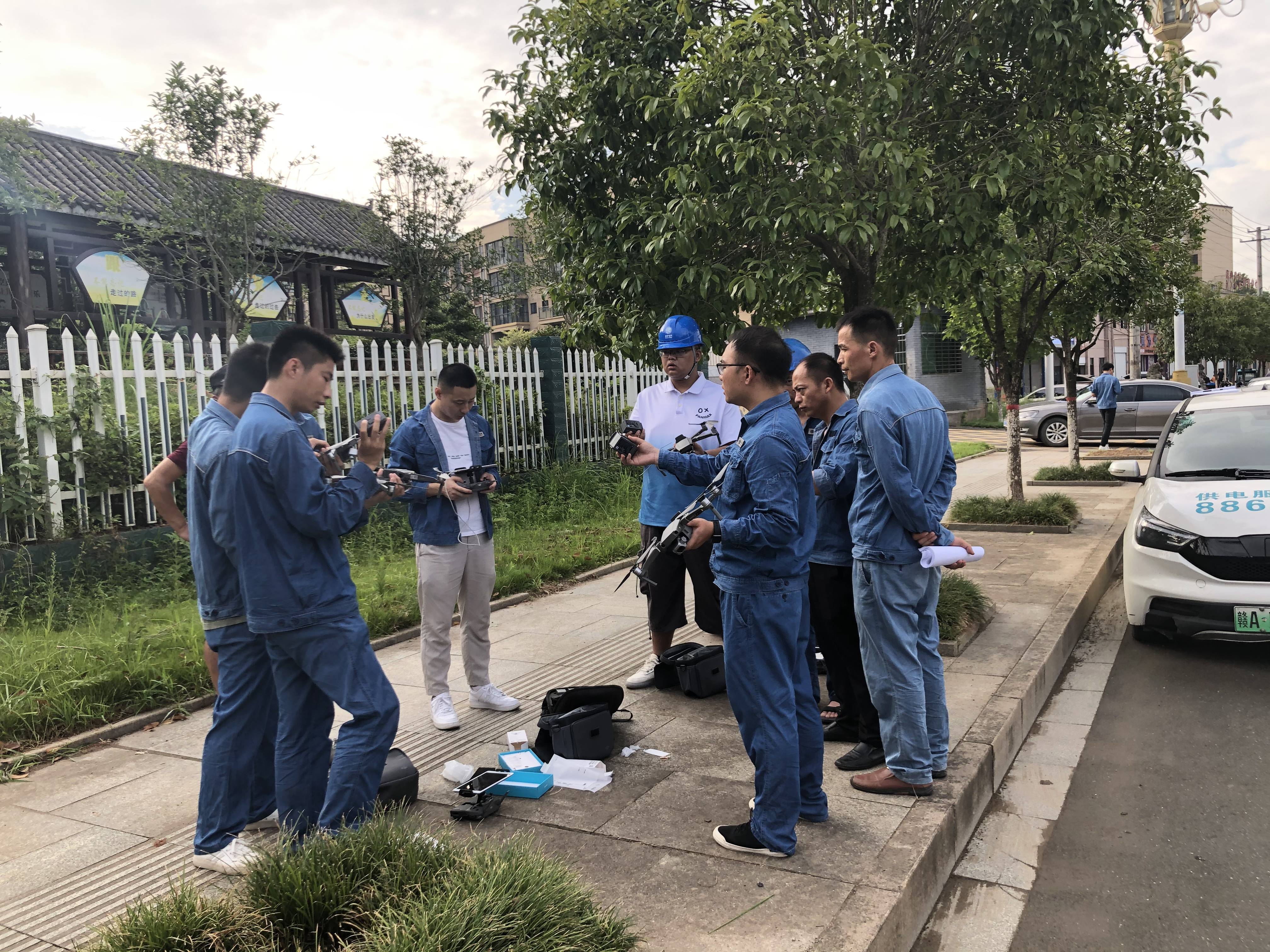 浙江绍兴：“机器狗”上岗助力迎峰度夏