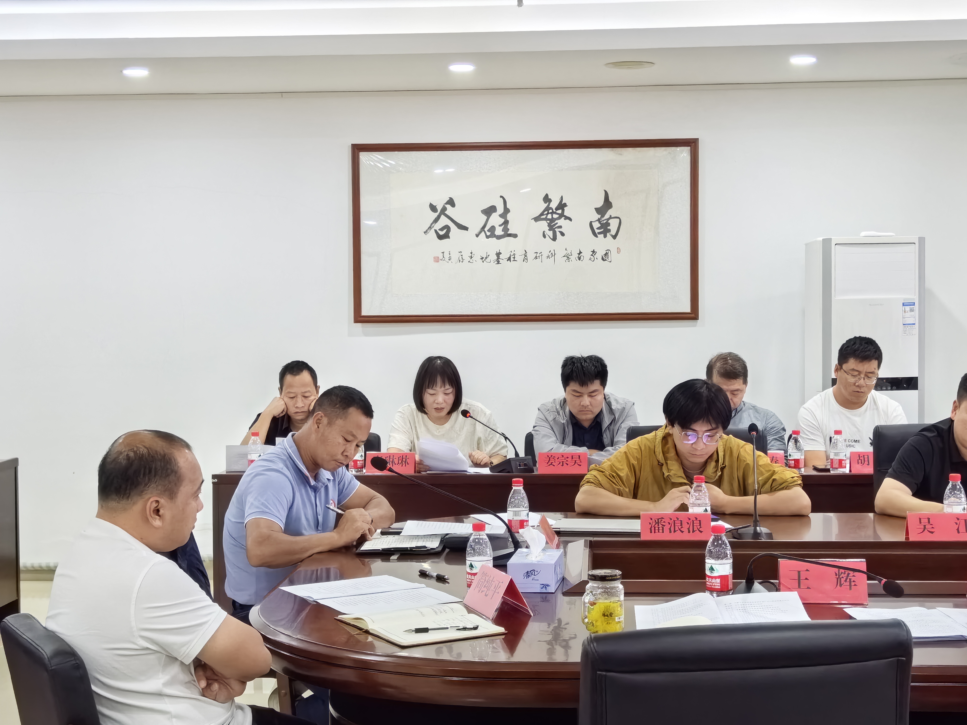 2025年度长三角地区主要领导座谈会在南京举行