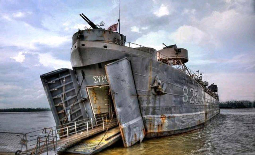 突发！美军出动，700名海军陆战队员部署洛杉矶！加州州长反击逮捕威胁：过来抓我啊，还怕这个？特朗普：抓他，这很棒