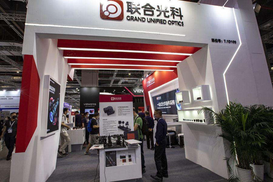 联合光电获得实用新型专利授权：“变焦镜头”