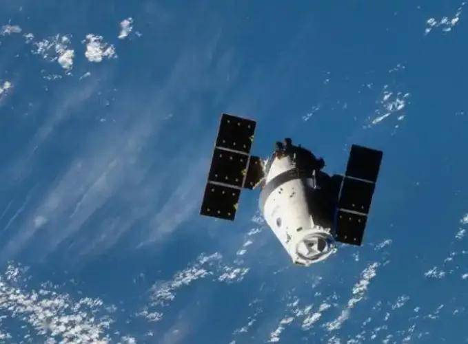 新华社快讯：我国成功组织实施梦舟载人飞船零高度逃逸飞行试验