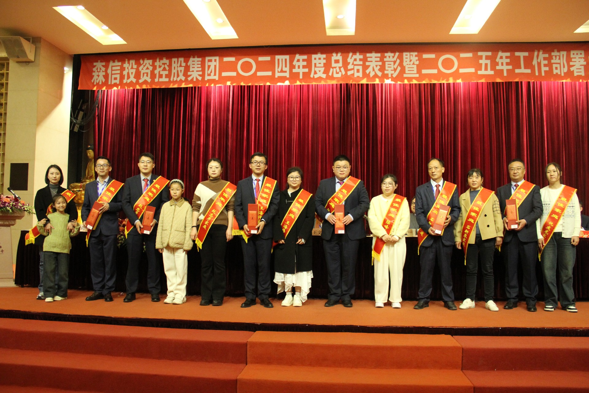 2025高成长企业CEO大会在绵阳举行 9个项目集中签约总投资额超26亿元