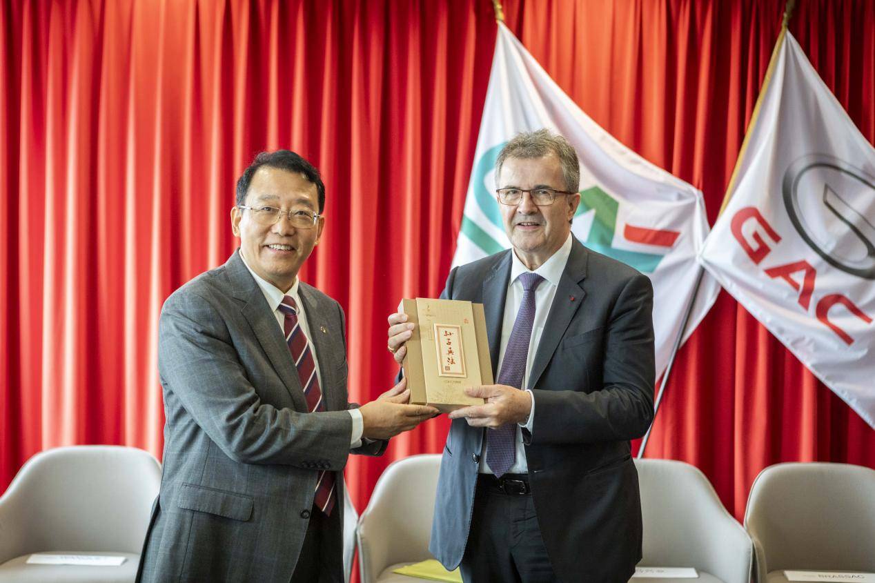 松井股份：湖南三迪拟进行增资扩股引入战略投资者