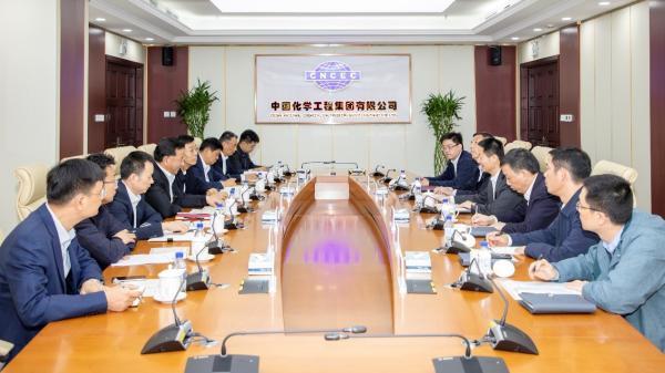 吴清会见英国金融行为监管局首席执行官亚迪