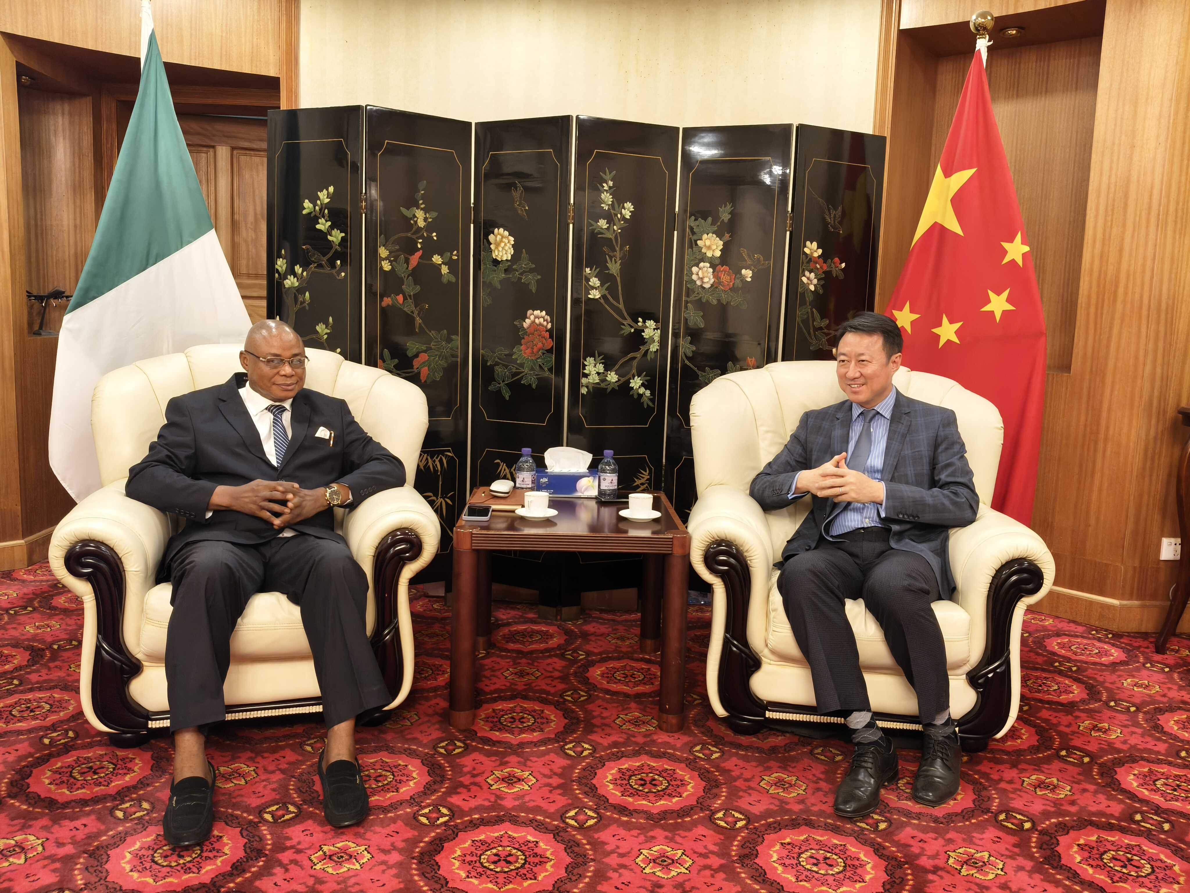 唐中东大使会见毛里塔尼亚海关总署署长