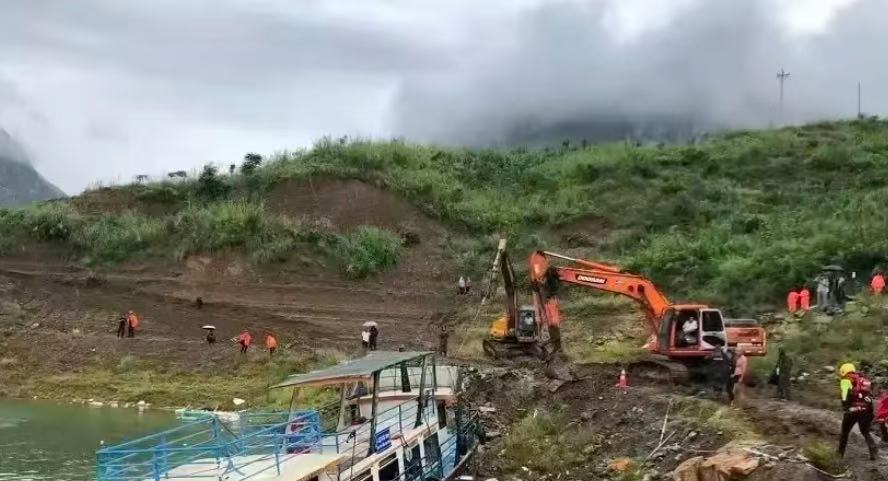 突发11级强风自然灾害！湖南资兴一船只侧翻！2人不幸遇难