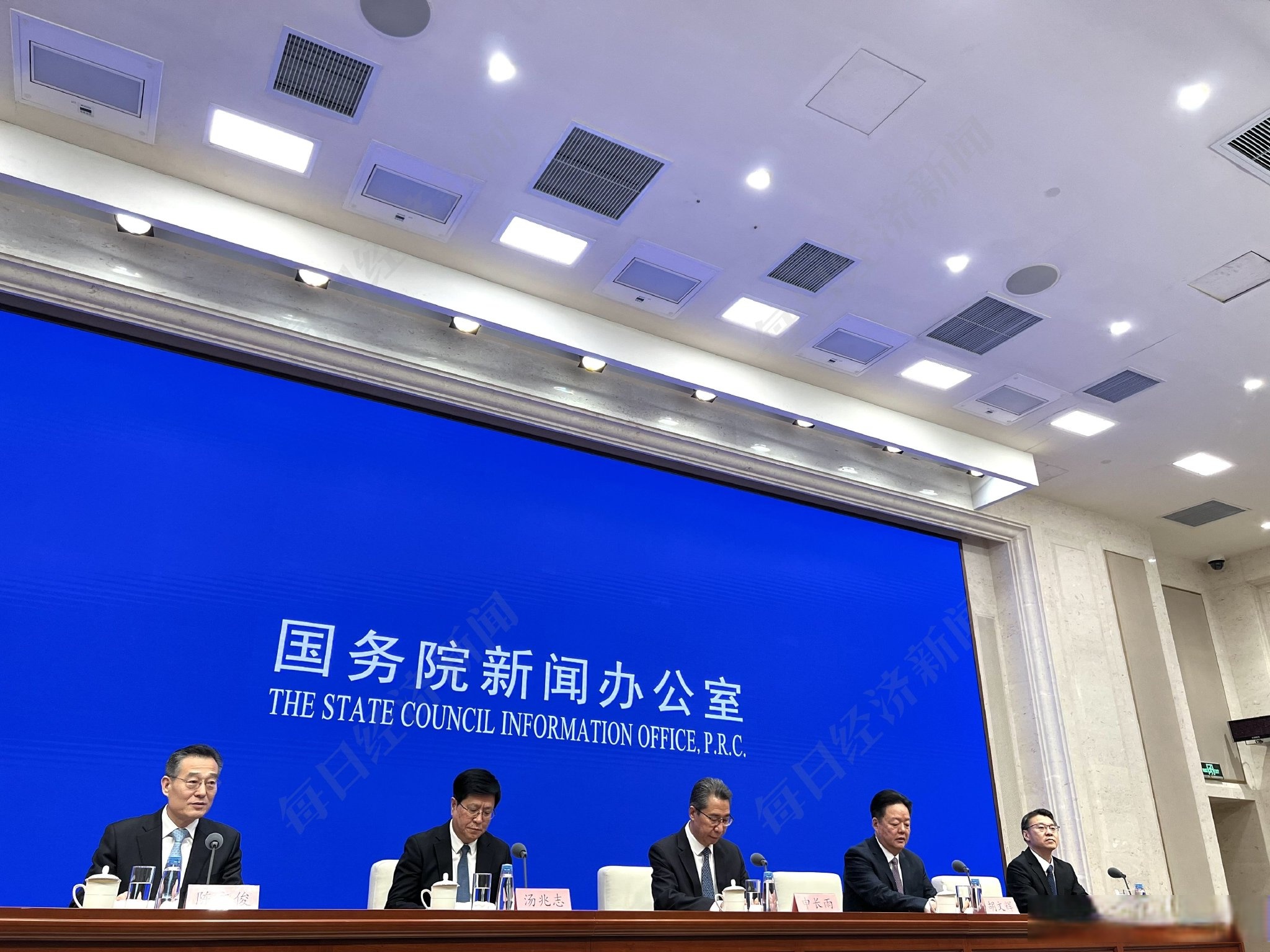 今日看点｜国新办举行新闻发布会，介绍海南自由贸易港建设有关情况