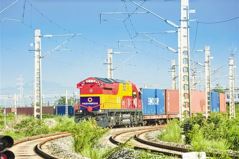 西部建设获得发明专利授权：“一种混凝土侧面浆体厚度测量装置及方法”