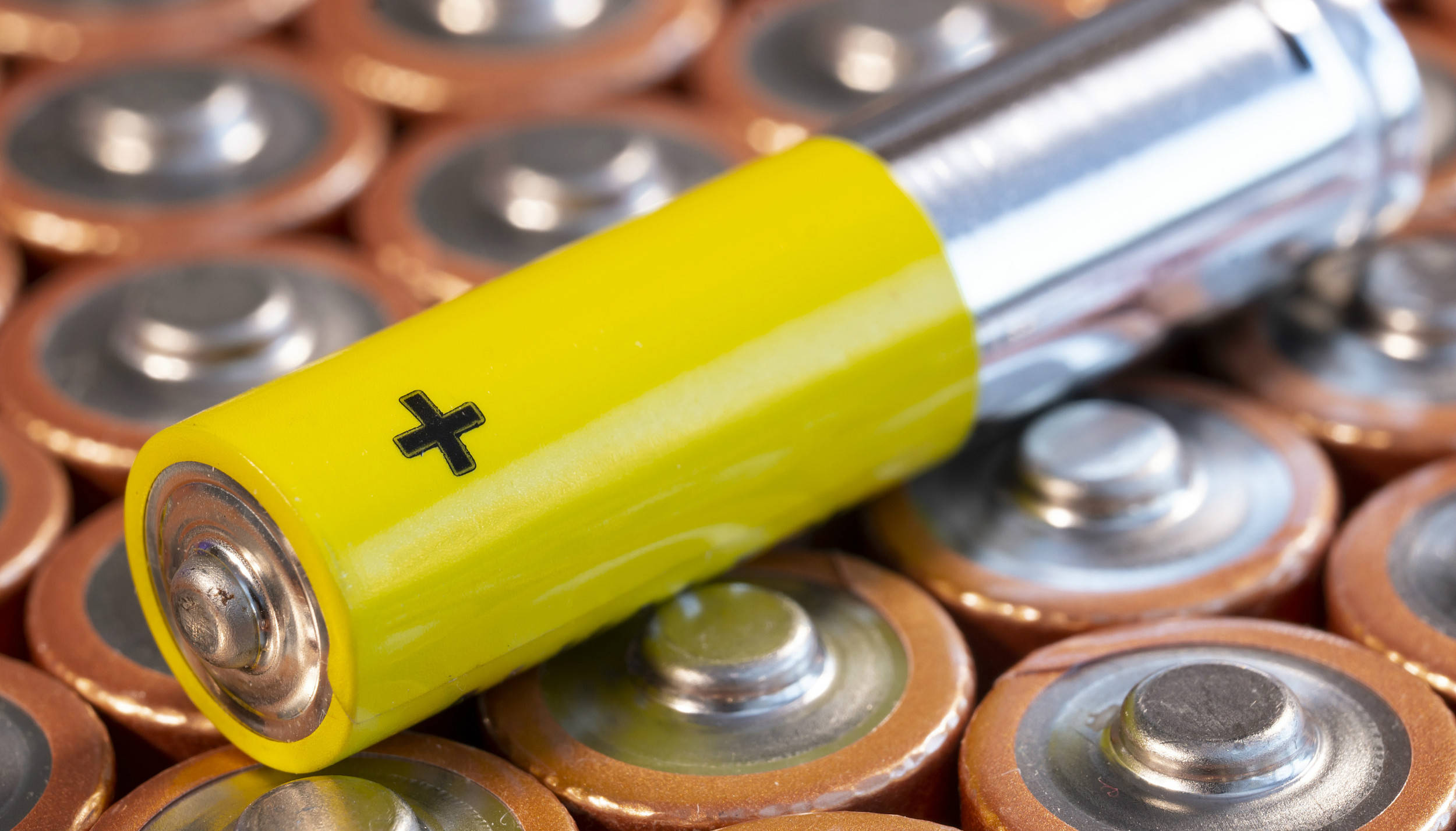 华盛锂电大宗交易成交332.00万元，买方为机构专用席位