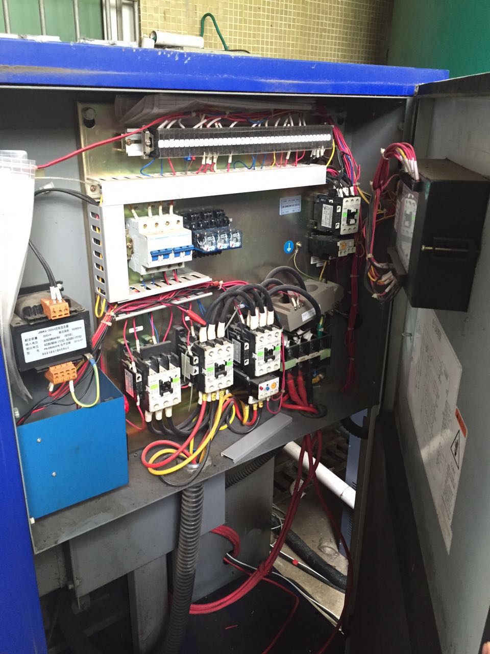 永福股份获得发明专利授权：“一种发电机组高压变频启动装置节能供电系统及使用方法”