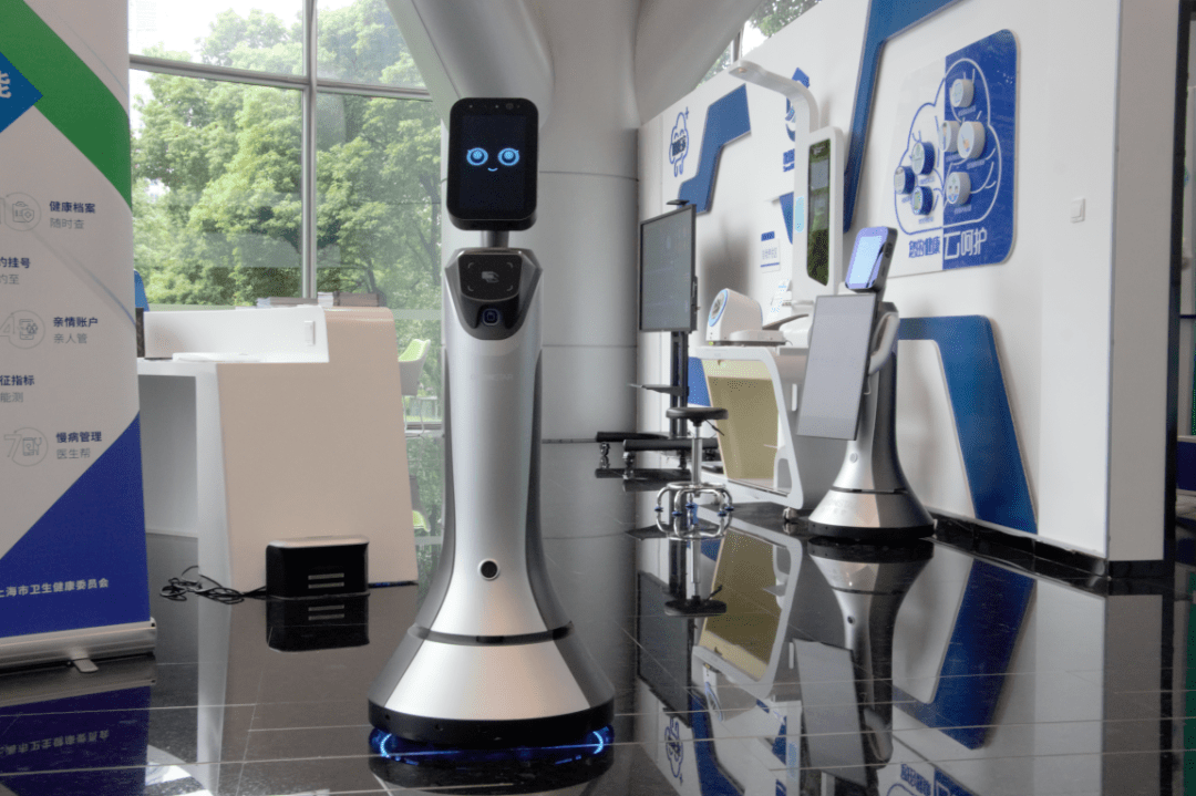 千寻位置携手国地中心发布首款“时空算力背包”，助力机器人从室内走向室外