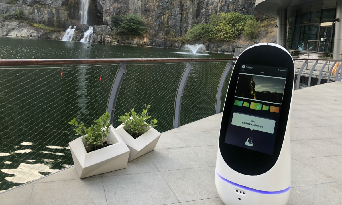 千寻位置携手国地中心发布首款“时空算力背包”，助力机器人从室内走向室外