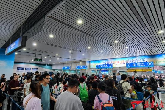 “十四五”期间 全国边检机关累计验放出入境人员15.56亿人次