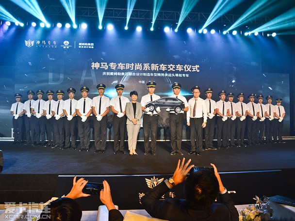 王有莉参赞出席牙买加政府采购中国客车交付仪式