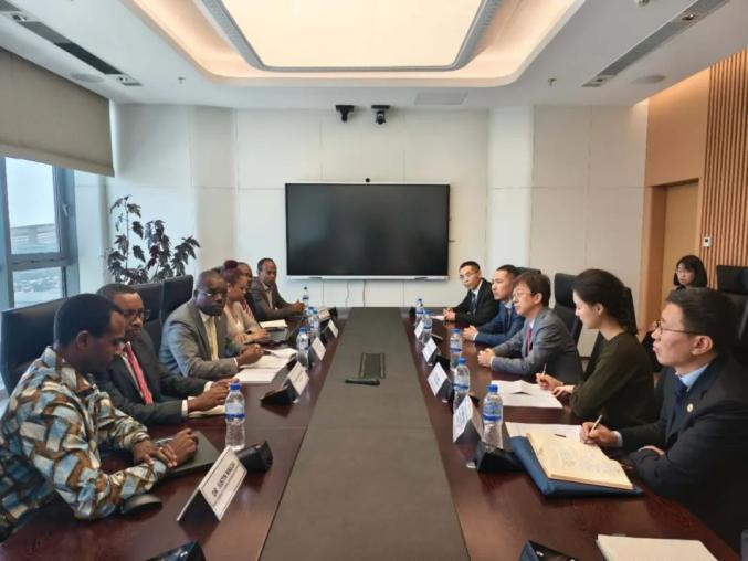 驻非盟使团团长蒋烽大使会见中石油非洲公司总经理卢江波