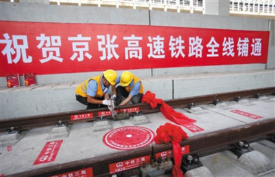 “铁臂巡守”“CT扫描”——中国高铁运维机器人又亮“黑科技”