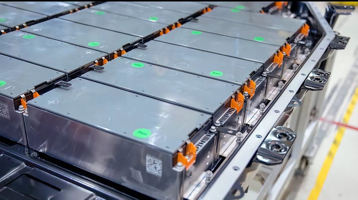 华自科技：提供固态电池化成容量机及测试自动物流系统