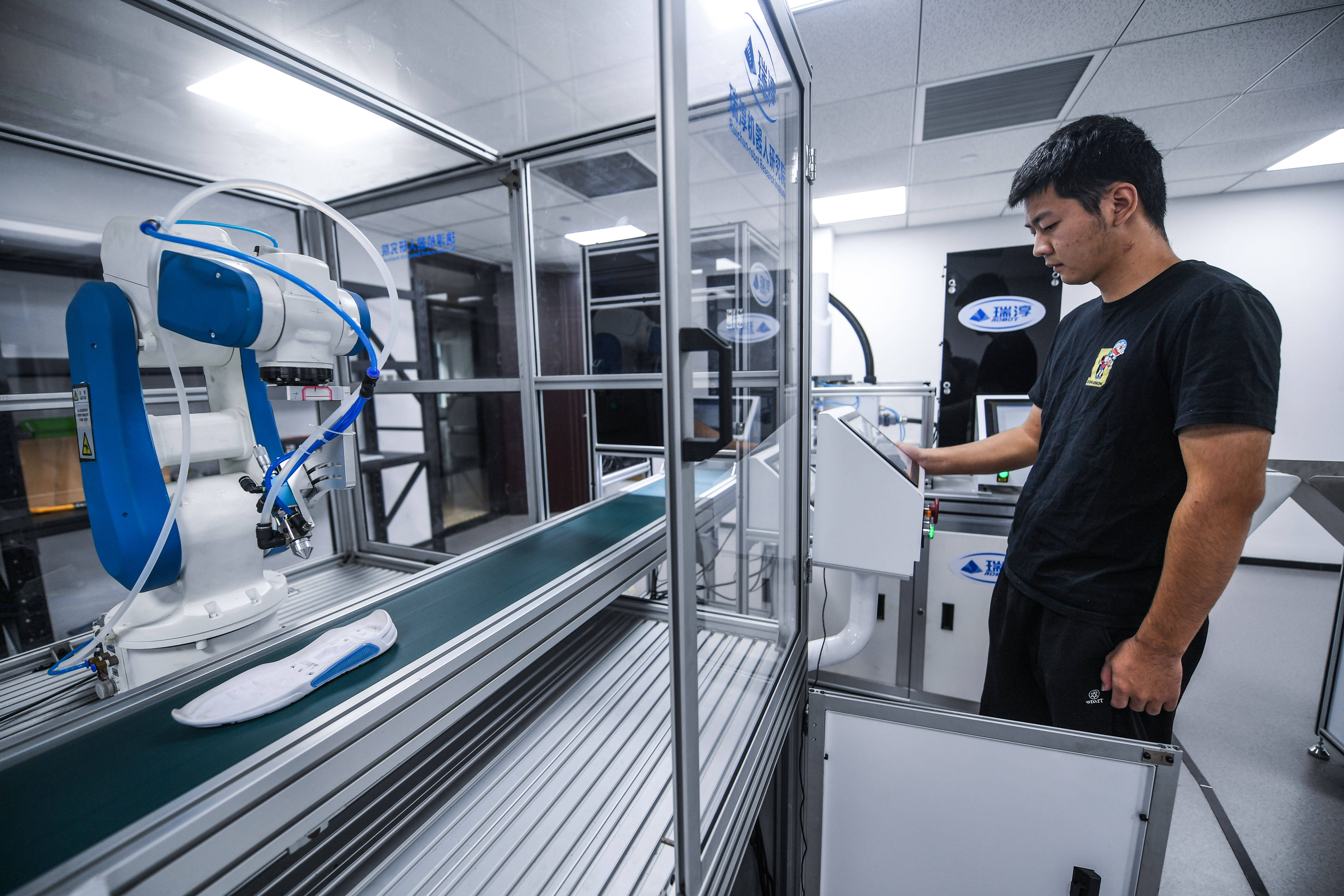 新石器等在浙江成立新公司 含机器人业务