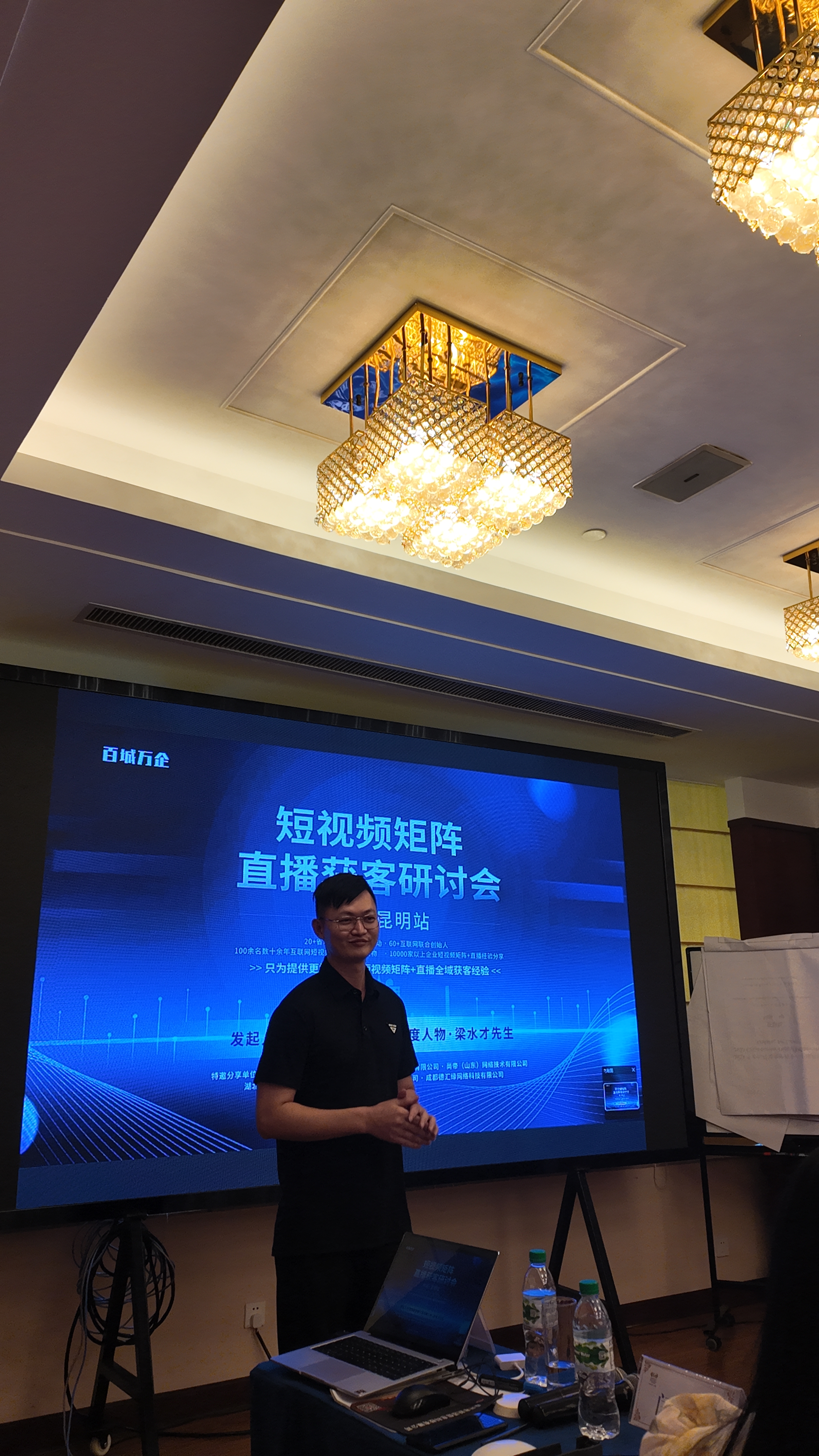 四条“战线”齐头并进，港股冲刺AI企业聚集地