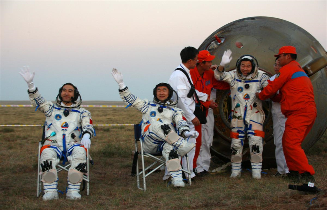 国际空间站生病宇航员及团队返回地球