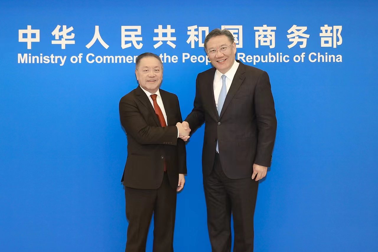 商务部部长王文涛与澳大利亚贸易部长法瑞尔、农业部长柯林斯通话