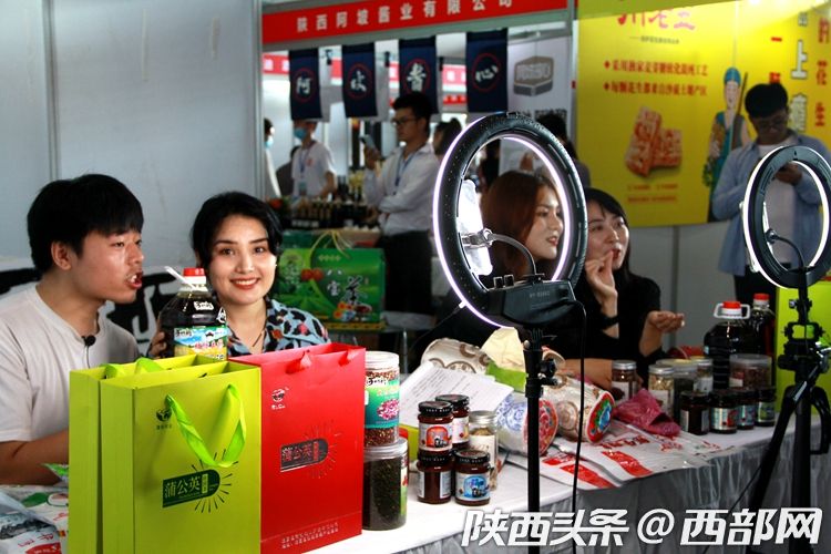 仲景食品：1月15日高管刘红玉减持股份合计2万股