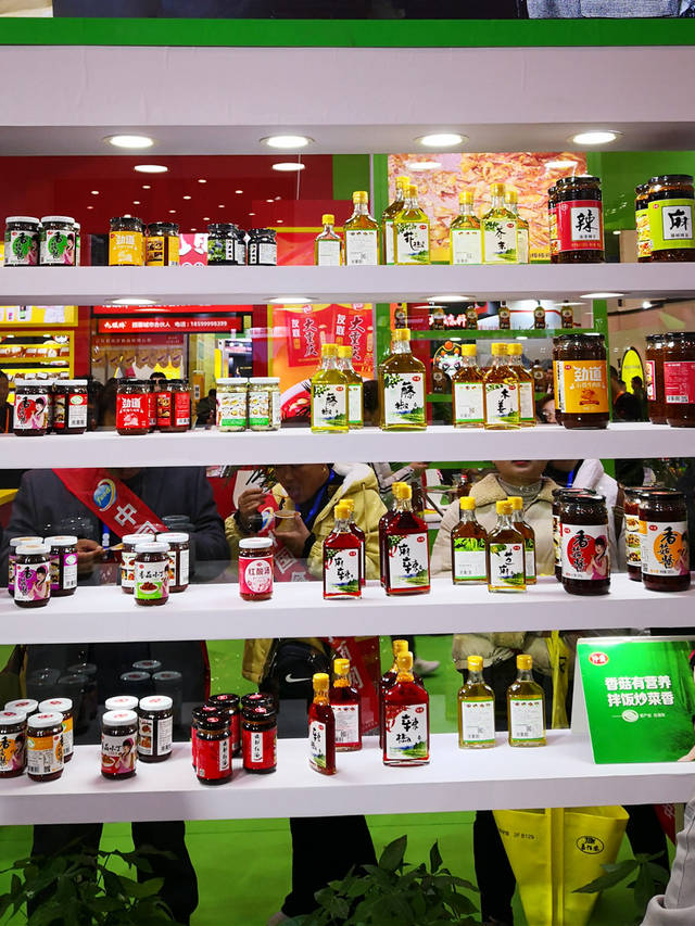 仲景食品：1月15日高管刘红玉减持股份合计2万股