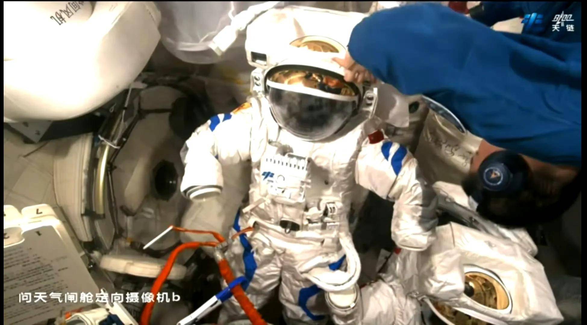 听航天人讲述与舱外航天服B的故事